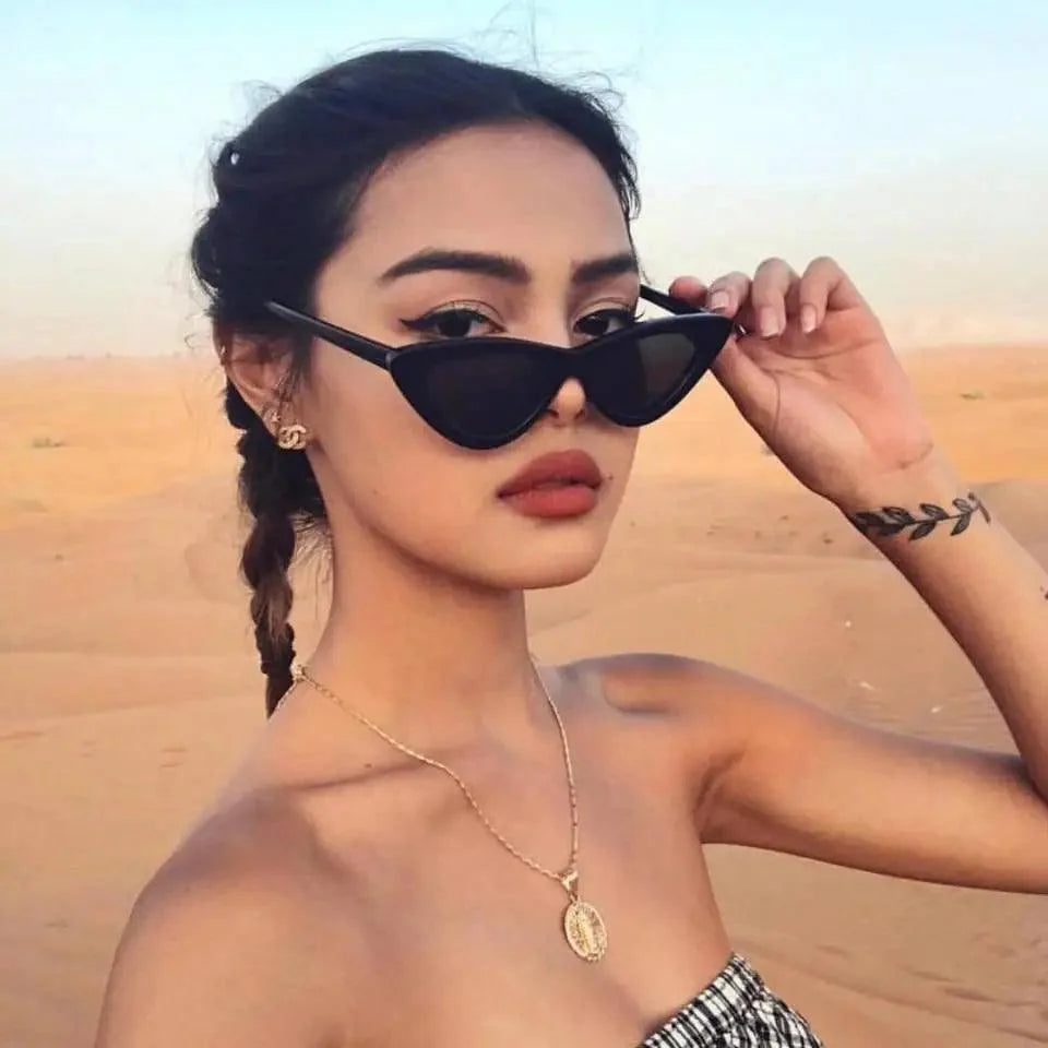 Retro cat eye sunglasses with pointed frame corners